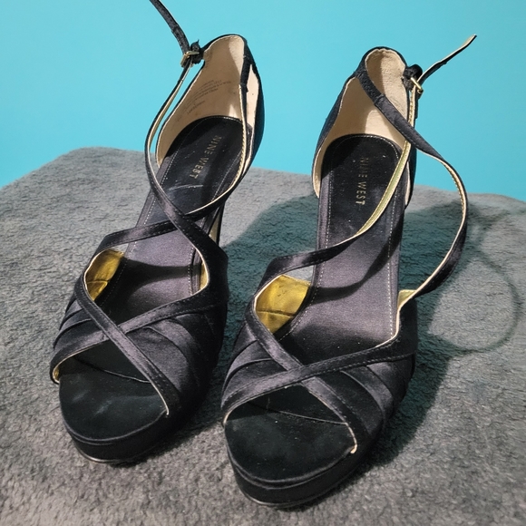 Nine West black platform heels with gold ✨️ - Picture 5 of 5